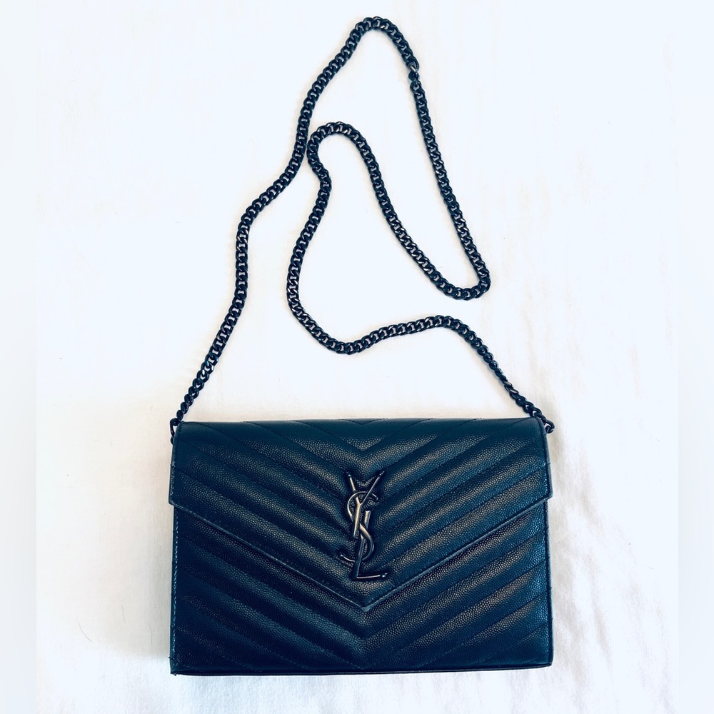 CASSANDRE MATELASSÉ CHAIN WALLET IN GRAIN DE POUDRE EMBOSSED LEATHER - all Black